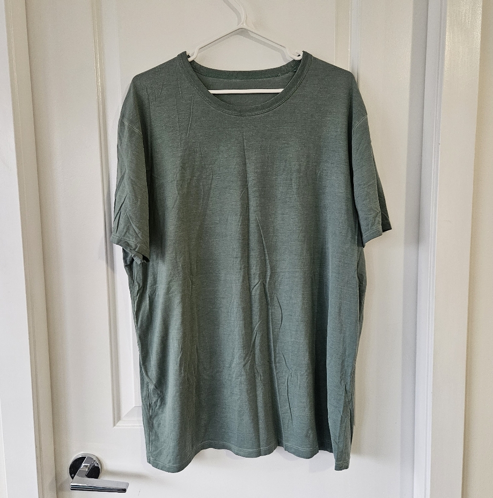 Lululemon Men's Green Athletic T-Shirt